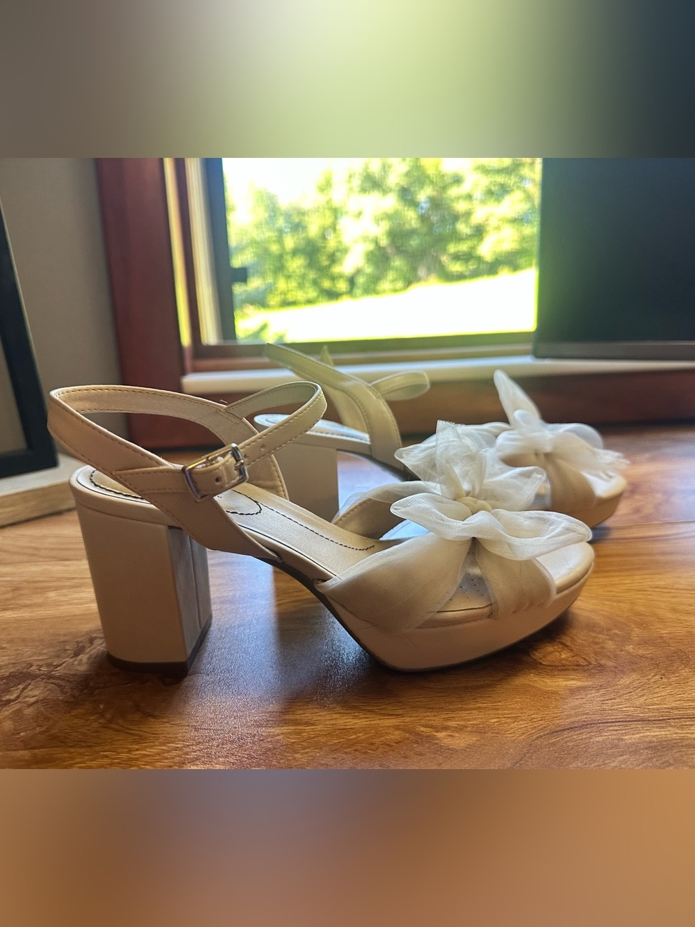 LifeStride Last Dance Beige Block Heel Sandals with Bow Accent 8W Wide Width